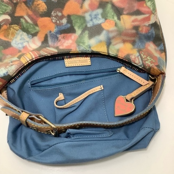 Authentic Dooney and Bourke bag. - Picture 7 of 12